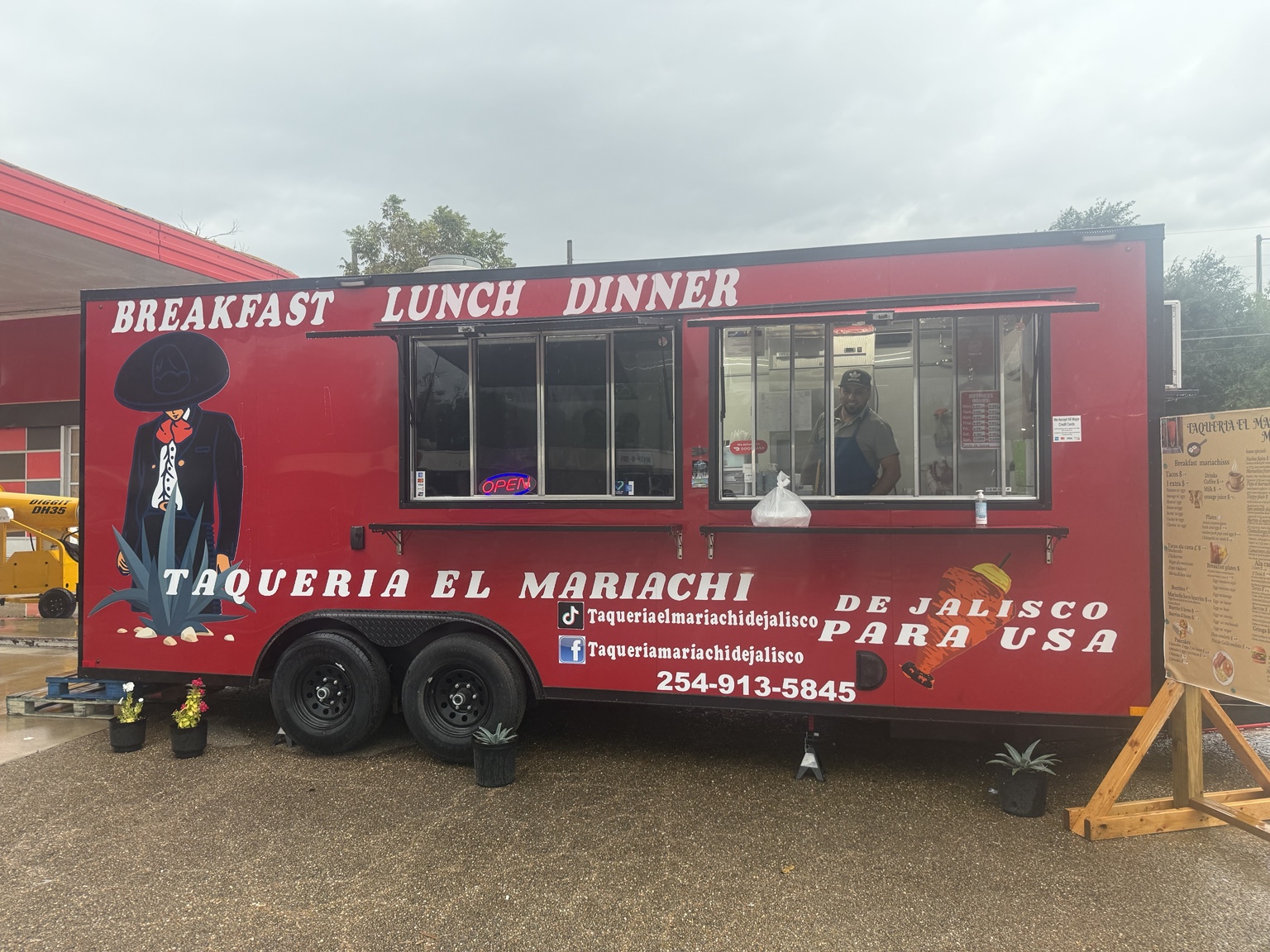 Red Taqueria El Mariachi trailer